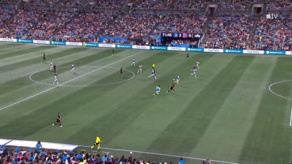 Phung phí cơ hội! Messi đã t