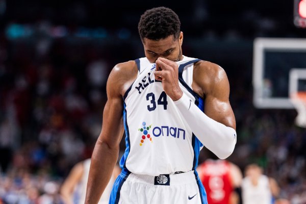 Shams: Nếu giao dịch Giannis