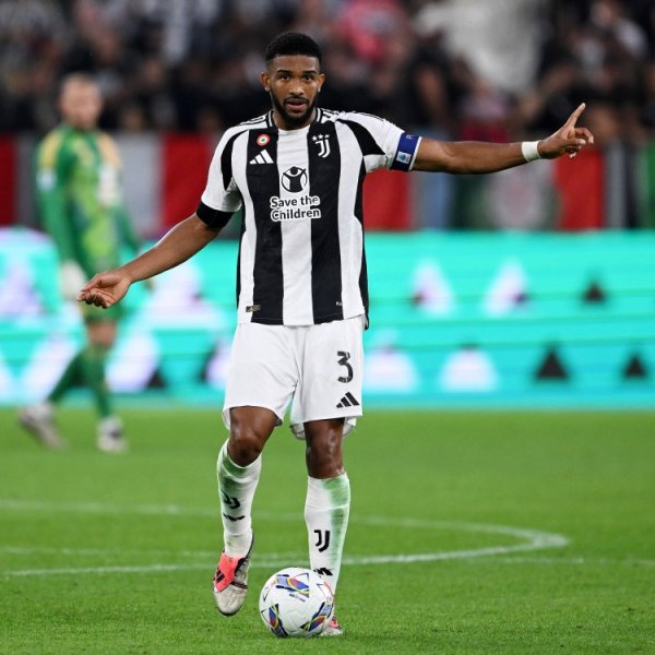 Quan chức Juventus: Bremer đ